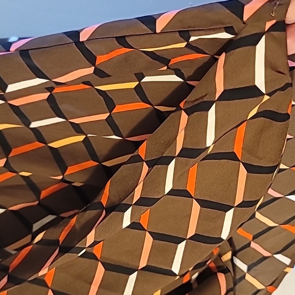 T TAHARI Blouse - Picture 5 of 6